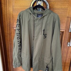 Taylor Swift army green jacket with hood, two front pockets keychain snap front